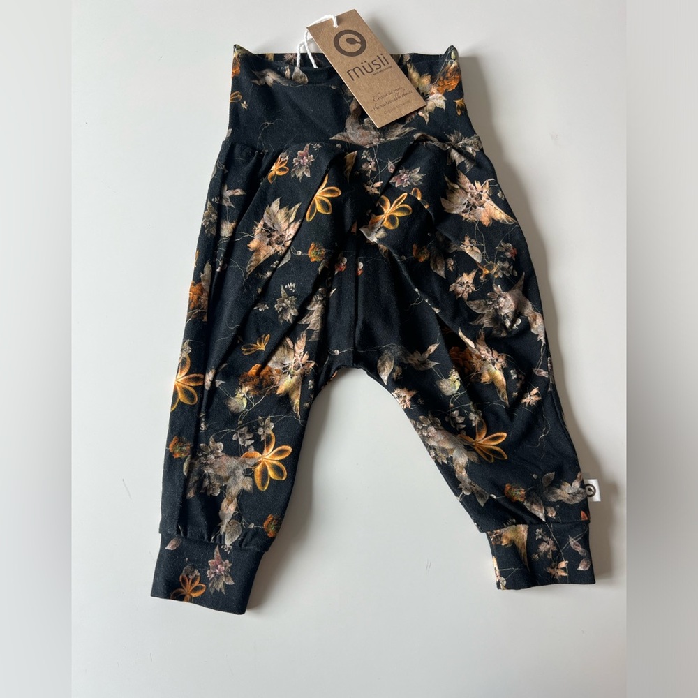 Musli Poetry print pants